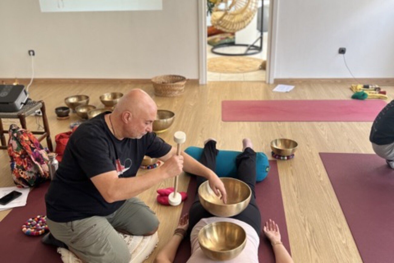 Sound Healing Training Seminar with Tibetan Singing Bowls in Athens Greece - Εκπαιδευτικό σεμινάριο με ηχογαβάθες στην Αθήνα - Σεμινάριο ηχοθεραπείας