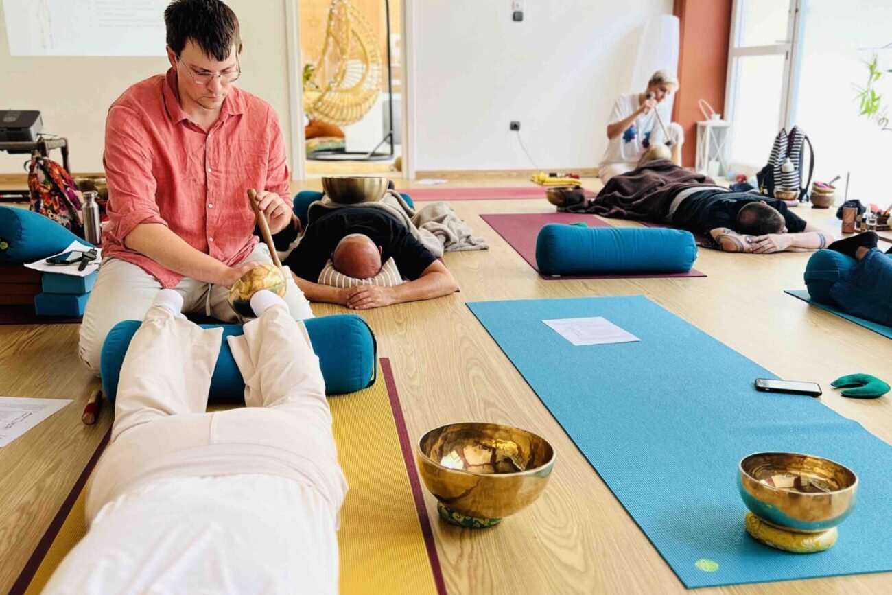 Sound Healing Training Seminar with Tibetan Singing Bowls in Athens Greece - Εκπαιδευτικό σεμινάριο με ηχογαβάθες στην Αθήνα - Σεμινάριο ηχοθεραπείας
